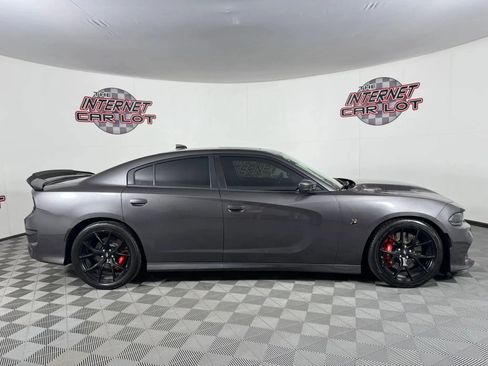 Used 2019 Dodge Charger Scat Pack w/ Dynamics Package RWD image 8