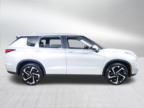 Used 2024 Mitsubishi Outlander SE image 8