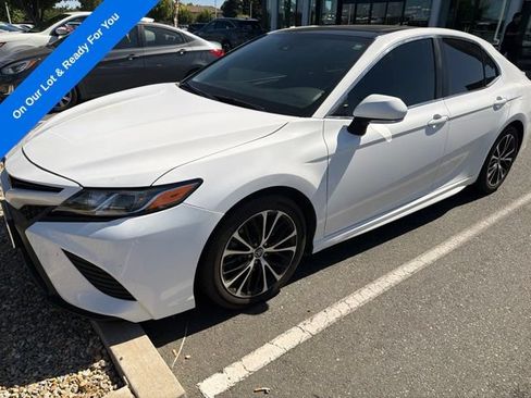 Used 2018 Toyota Camry SE w/ Audio Package FWD image 1