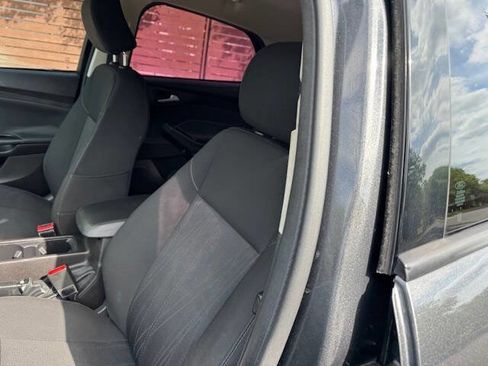 Used 2017 Ford Focus SE FWD image 30