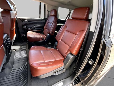 Used 2020 Chevrolet Suburban Premier w/ Premier Plus Edition RWD image 21