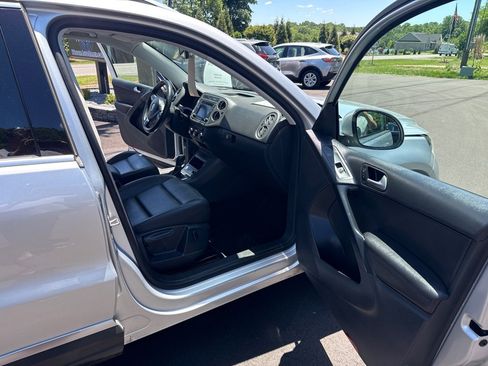 Used 2017 Volkswagen Tiguan Wolfsburg Edition FWD image 13
