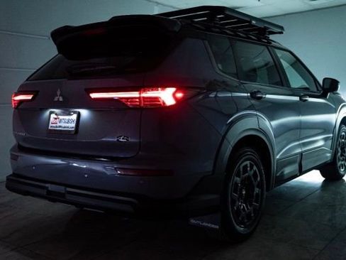 Used 2025 Mitsubishi Outlander AWD image 38