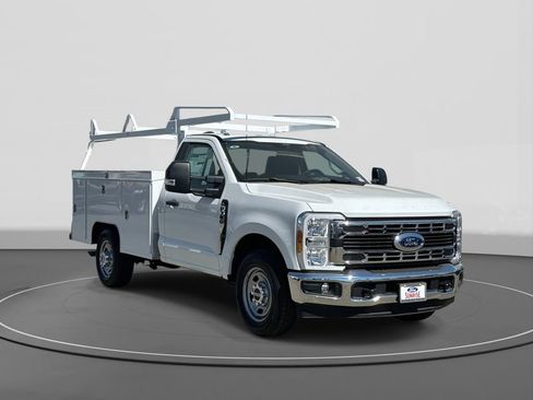 New 2025 Ford F350 XL w/ XL Chrome Package image 4