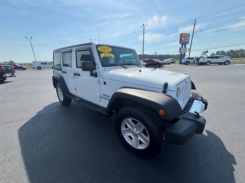 Used 2015 Jeep Wrangler Unlimited Sport w/ Connectivity Group AWD/4WD image 10