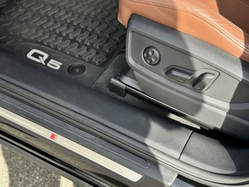 Used 2023 Audi Q5 2.0T Premium w/ Convenience Package image 13