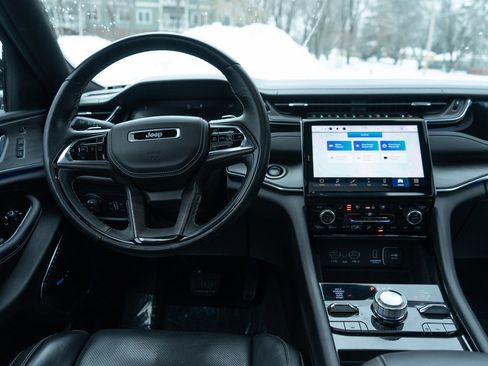 Used 2022 Jeep Grand Cherokee Overland w/ Adv Protech Group III image 13