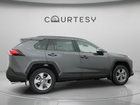 Used 2025 Toyota RAV4 XLE FWD image 17