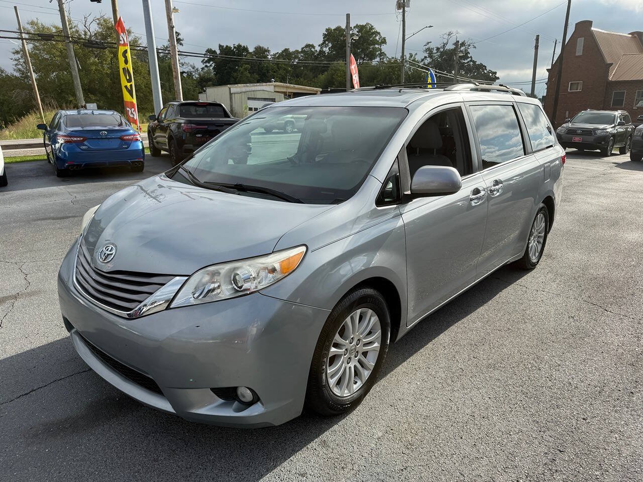 Used 2015 Toyota Sienna XLE FWD image 8