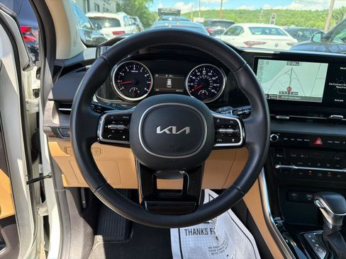 Used 2024 Kia Carnival EX FWD image 21