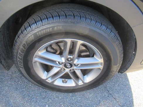 Used 2017 Hyundai Santa Fe Sport w/ 2.4L Tech Package 04 image 10