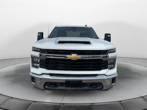 Used 2024 Chevrolet Silverado 2500 LT image 2