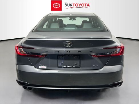 Used 2026 Toyota Camry SE FWD image 5