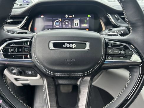 Used 2022 Jeep Grand Cherokee Overland w/ Advanced Protech Group III image 20