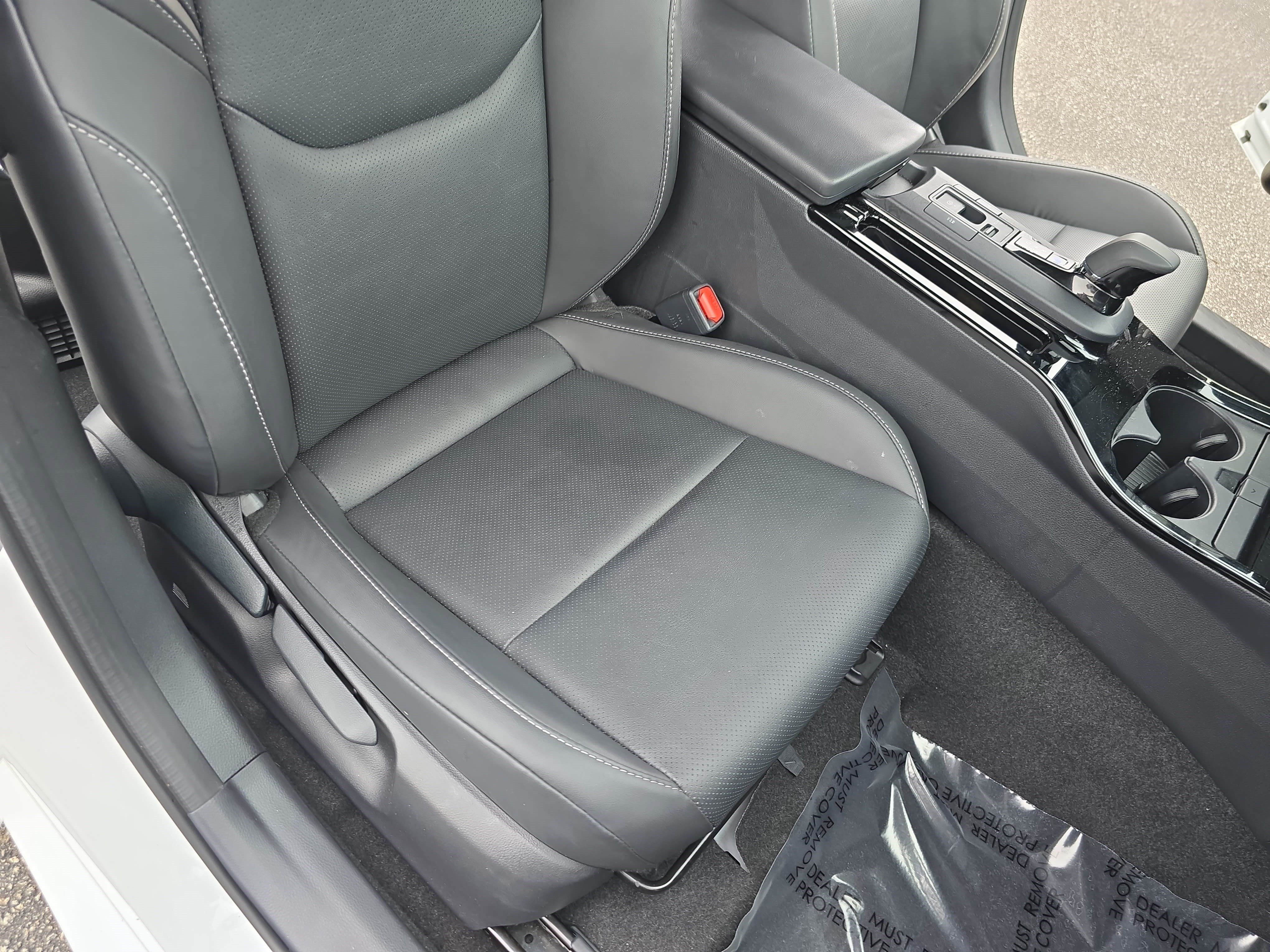Used 2025 Toyota Prius XLE FWD image 10