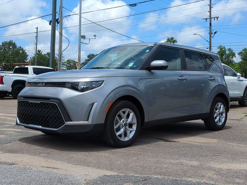 Certified 2025 Kia Soul LX w/ LX Technology Package FWD image 1