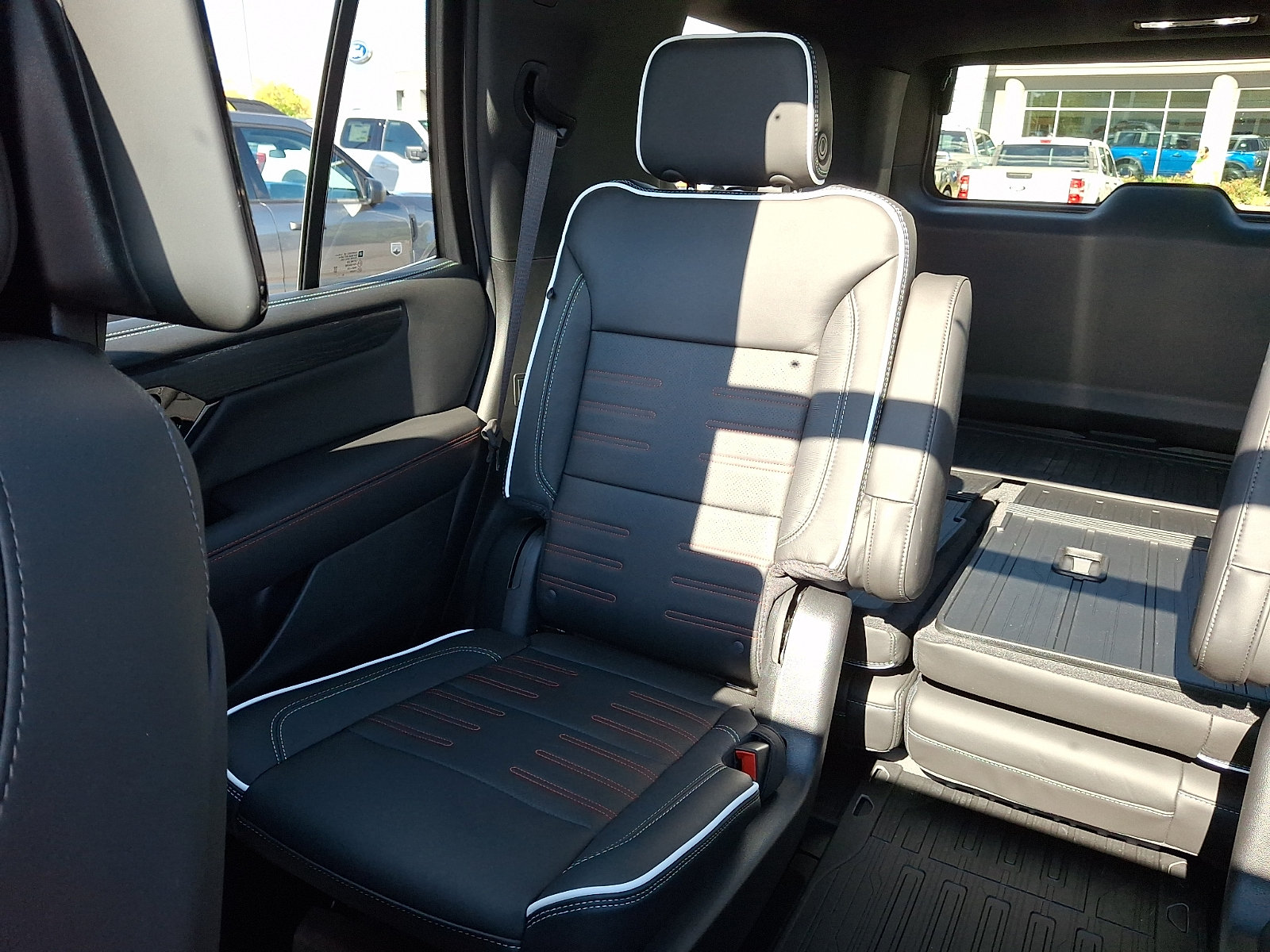 Used 2026 GMC Yukon AT4 Ultimate w/ LPO, Floor Liner Package AWD/4WD image 17