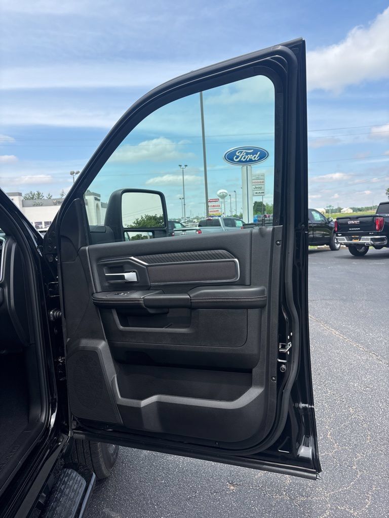 New 2026 RAM 3500 Big Horn AWD/4WD image 29