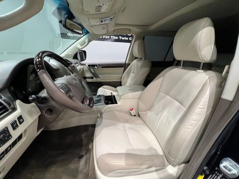 Used 2018 Lexus GX 460 Premium w/ Premium Package image 23