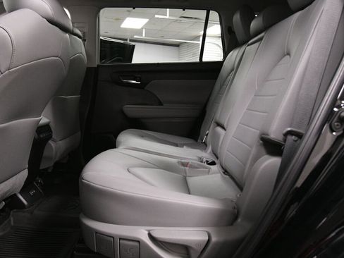 Certified 2023 Toyota Highlander XLE image 21