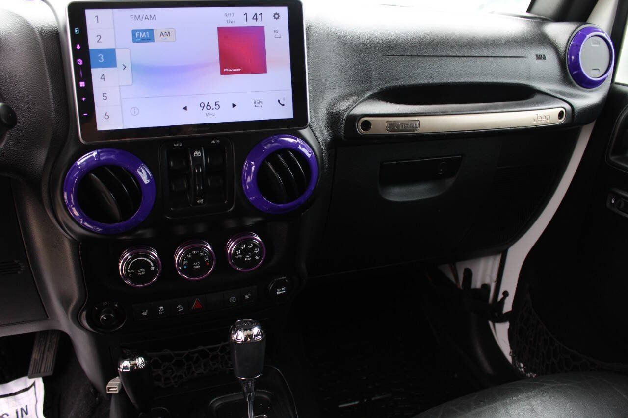 Used 2016 Jeep Wrangler Unlimited Sahara AWD/4WD image 13