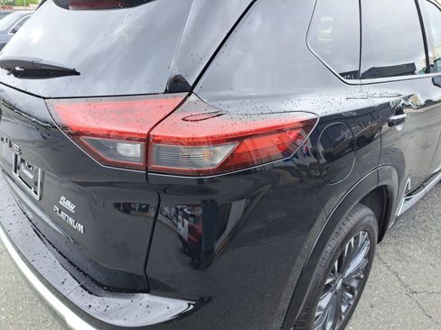 Used 2025 Nissan Rogue Platinum FWD image 23