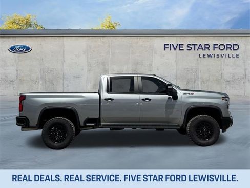 Used 2024 Chevrolet Silverado 2500 ZR2 w/ Technology Package image 3