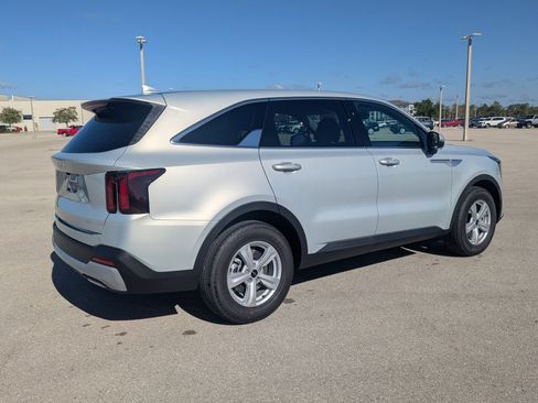 New 2026 Kia Sorento LX FWD image 4