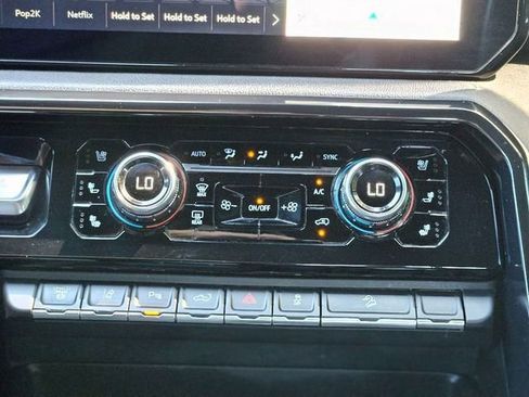 Used 2024 GMC Sierra 2500 AT4 w/ Technology Package image 24