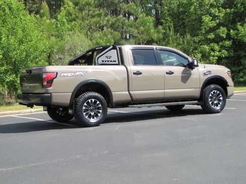 Used 2021 Nissan Titan PRO-4X w/ Pro-4x Convenience Package image 6