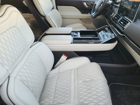 Used 2024 Lincoln Navigator L Black Label AWD/4WD image 19