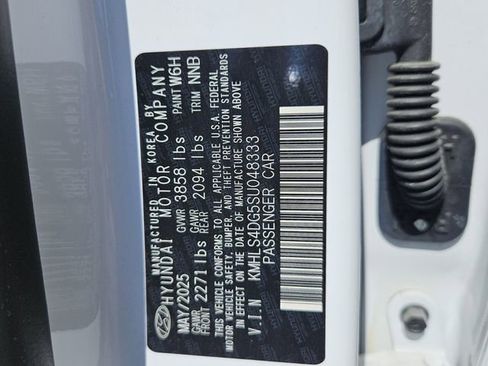 Used 2025 Hyundai Elantra SEL FWD image 16