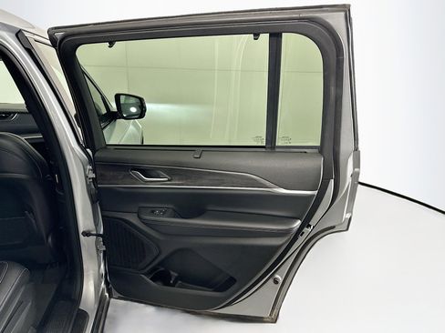 Used 2024 Jeep Grand Cherokee L Limited w/ Luxury Tech Group II image 31