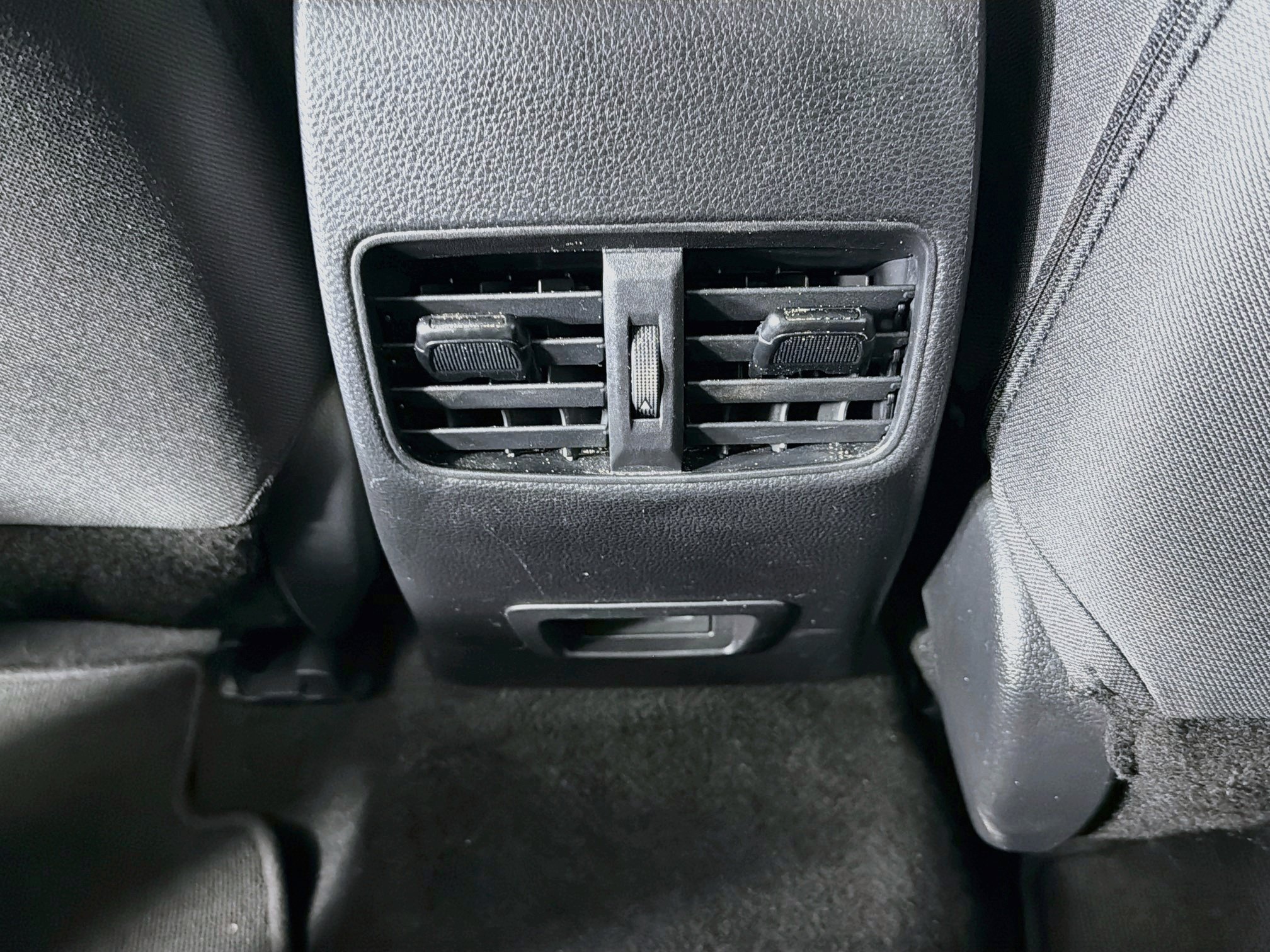 Used 2026 Toyota Corolla Cross LE FWD image 28