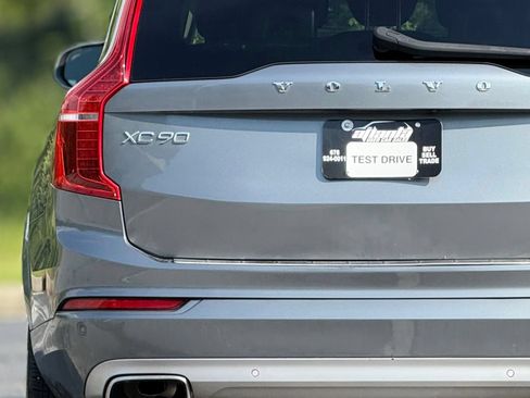 Used 2020 Volvo XC90 T5 Momentum w/ Protection Package FWD image 16
