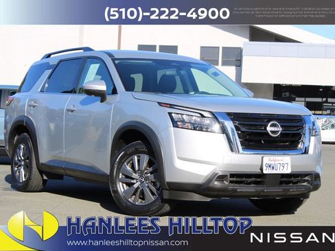 Certified 2024 Nissan Pathfinder SV image 1