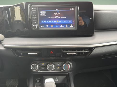 Used 2025 Nissan Kicks S FWD image 8