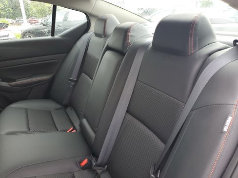 Used 2023 Nissan Altima 2.5 SR FWD image 11