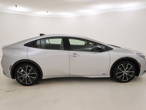 Used 2024 Toyota Prius XLE image 2
