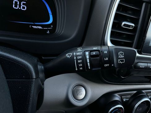 Used 2025 Hyundai Venue SEL image 37