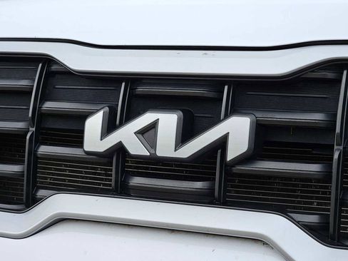 Certified 2025 Kia Telluride S image 12