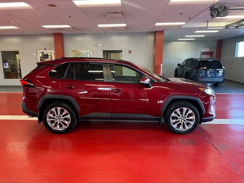 Certified 2019 Toyota RAV4 XLE Premium AWD/4WD image 3