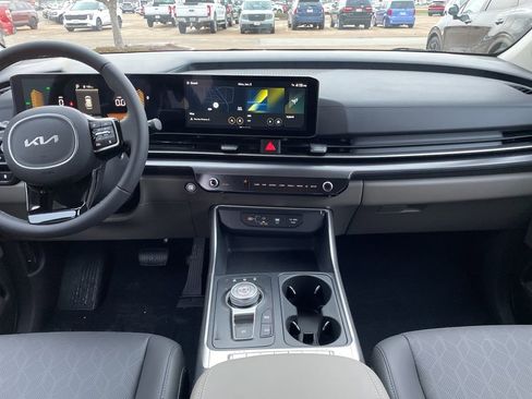 New 2026 Kia Carnival LXS FWD image 11