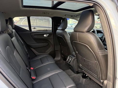 Certified 2025 Volvo XC40 B5 Core image 11