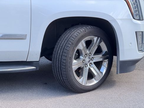 Used 2020 Cadillac Escalade Premium Luxury AWD/4WD image 5