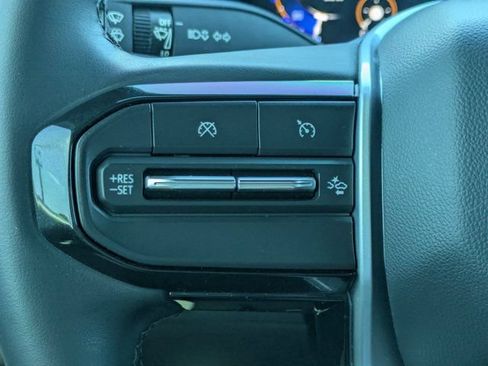 Used 2024 Chevrolet Colorado LT w/ LT Convenience Package RWD image 20