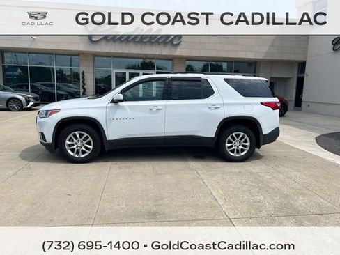 Used 2019 Chevrolet Traverse LT w/ LPO, Black Accent Package AWD/4WD image 2