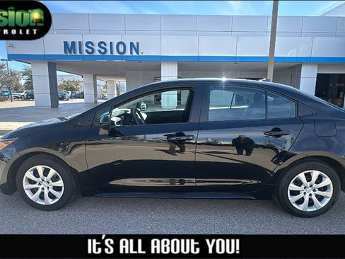 Used 2025 Toyota Corolla LE image 1