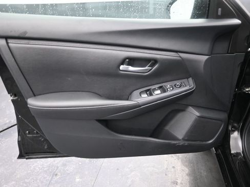 Used 2024 Nissan Sentra SV FWD image 12