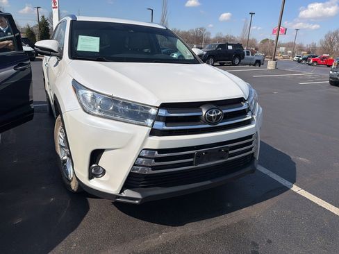 Used 2019 Toyota Highlander Limited w/ Protection Package #3 image 2